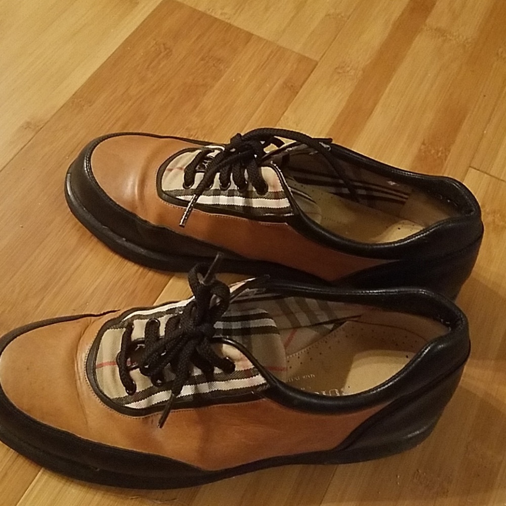 Authentic Burberry golf shoes
